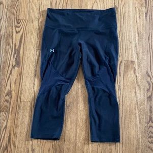 Size large under armour crop leggings